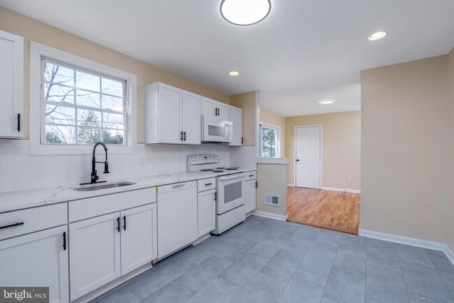 Building Photo - 344 Nimitz Rd