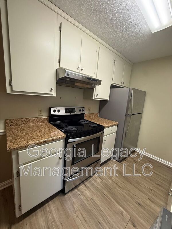 Building Photo - 46 Creek Side Dr