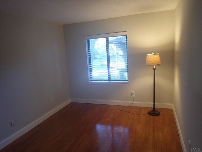 Building Photo - 12 Hillbrook Way