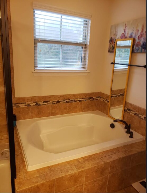 Building Photo - Spacious 4-Bedroom, 3-Bath Home with Moder...