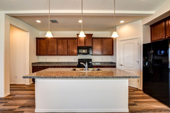 Building Photo - Beautiful home in Saddlewood