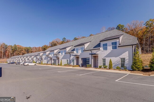 Building Photo - 77 Chateau Dr SE