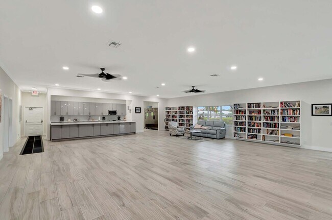 Building Photo - 14716 Canalview Dr