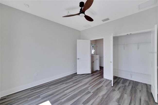 Building Photo - 833 Calla Terrace N