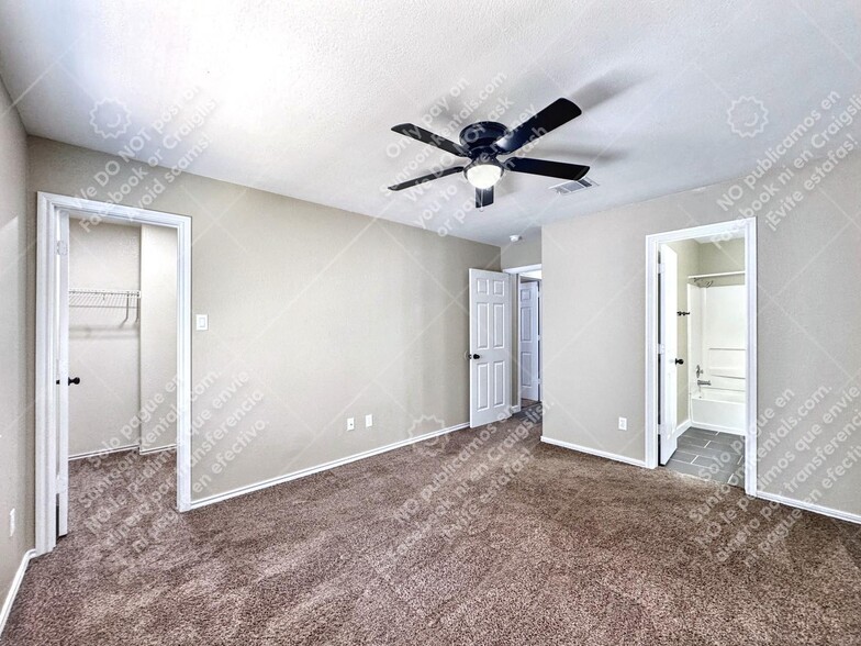 Building Photo - 833 Sagewood Trail
