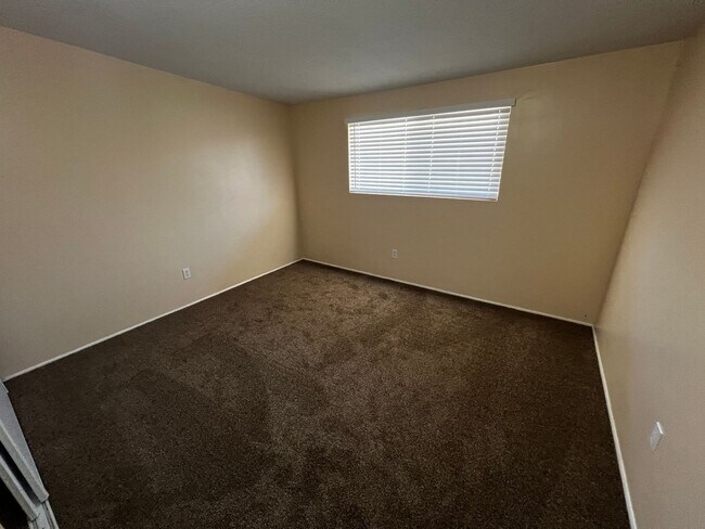 Building Photo - Updated 3-Bed Home Near Base & Joshua Tree...