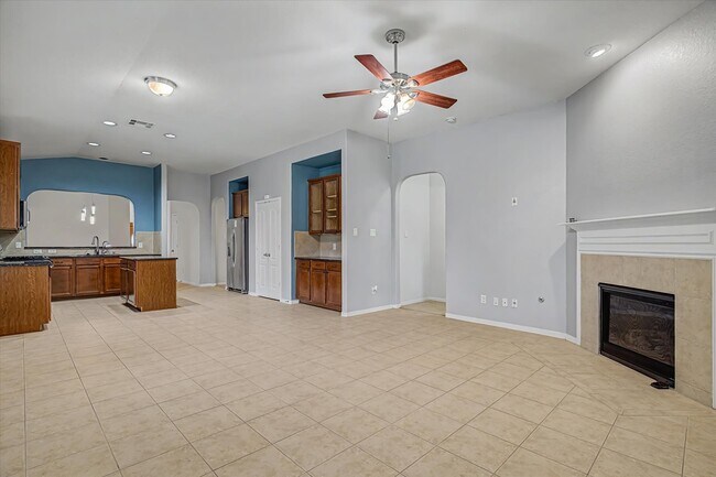 Building Photo - 623 W Newport Bend