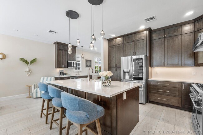 Building Photo - 550 Tomahawk Ct