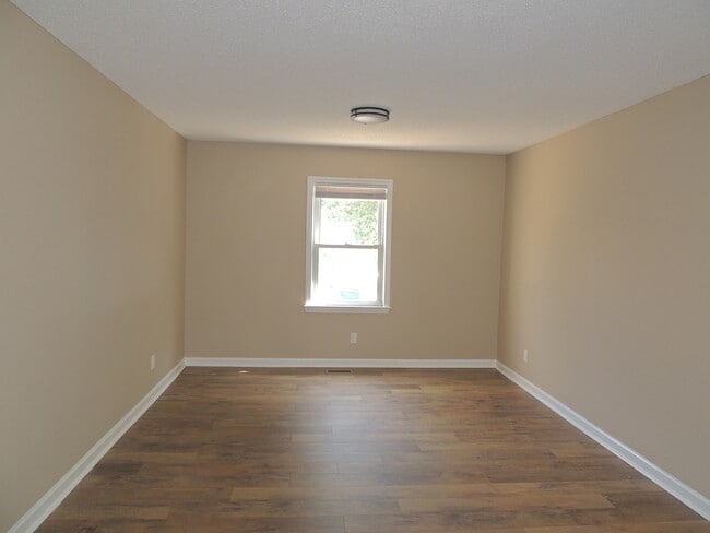 Building Photo - 5421 Thompson Cir