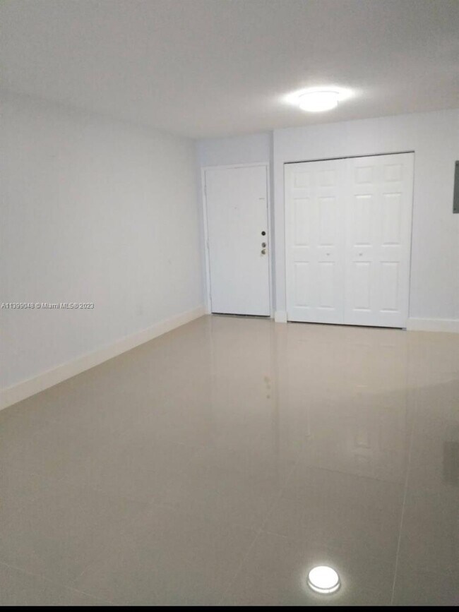 Building Photo - 110 Fontainebleau Blvd