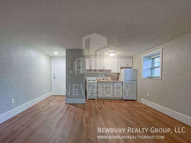 Building Photo - Modern Charm: Cozy 1-Bedroom Apartment wit...