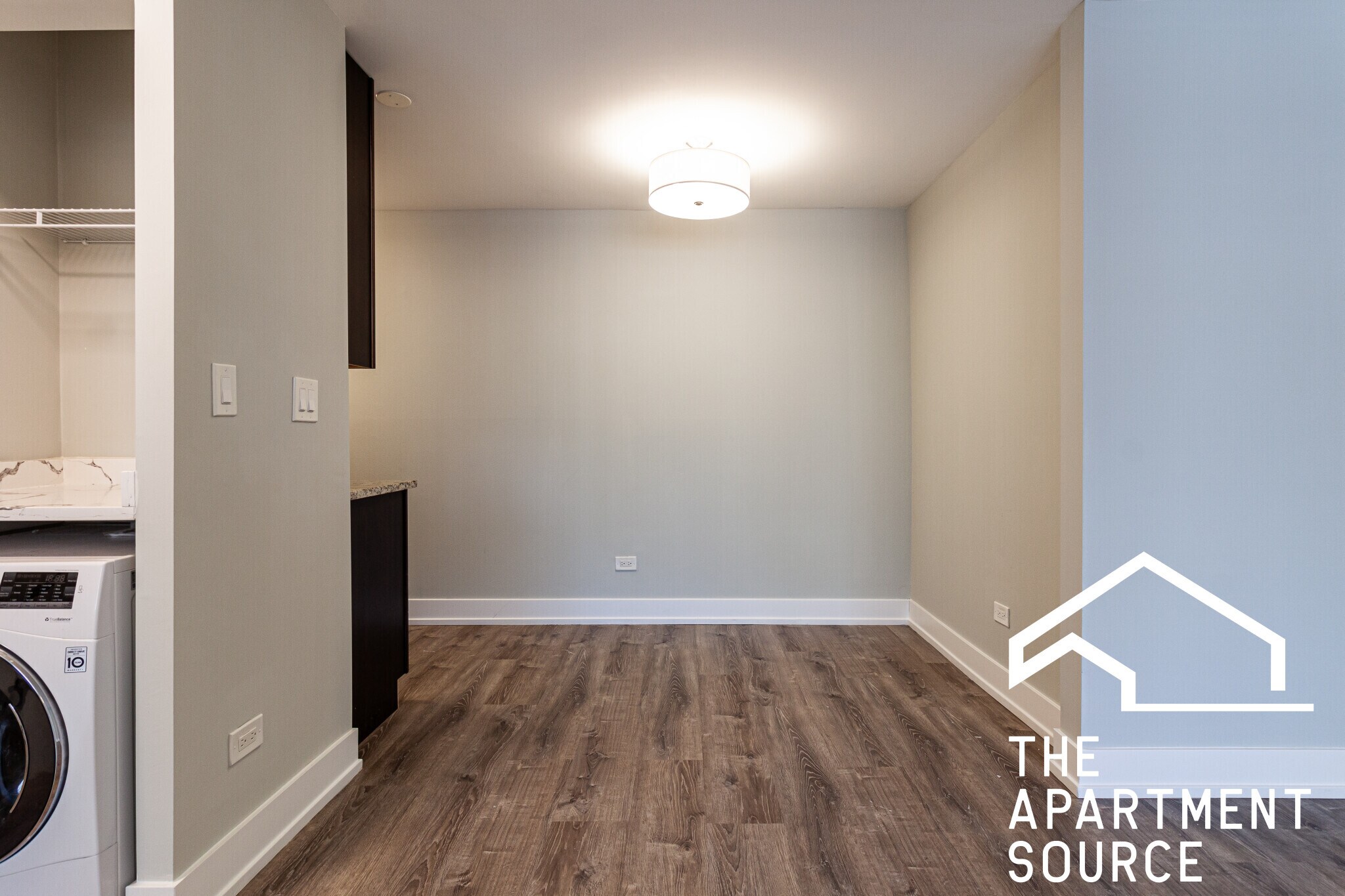 Building Photo - 454 W Barry Ave