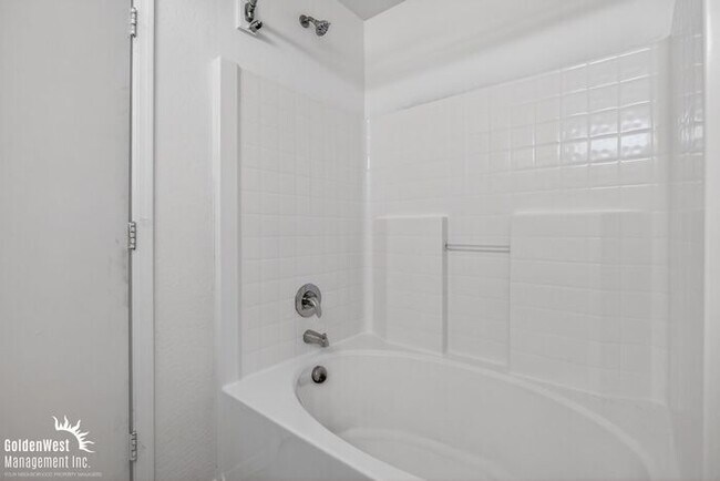Building Photo - Beautiful 5Bdm 3Ba Home with Loft in the Heart Florence, AZ!