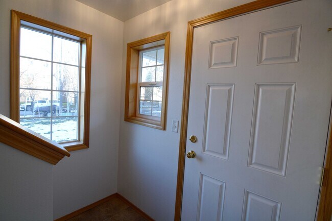 Building Photo - Midtown 3 Bed Condo