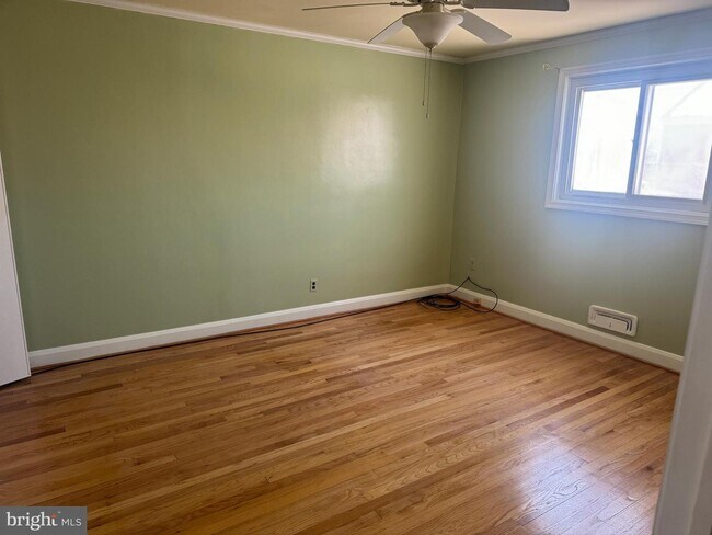 Building Photo - 7442 Forrest Ave