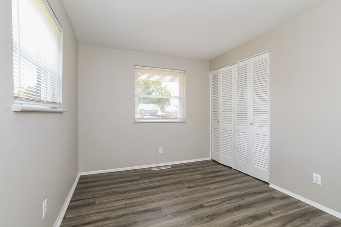 Building Photo - 864 Tivoli Ln