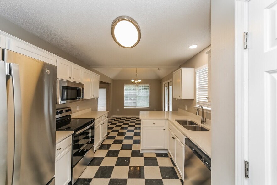 Building Photo - 12923 Fox Ridge Ln