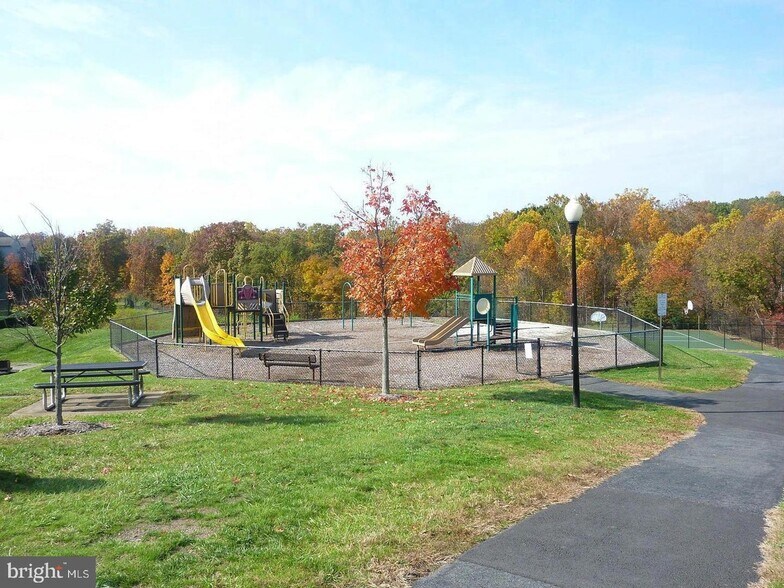 Building Photo - 47402 Darkhollow Falls Ter