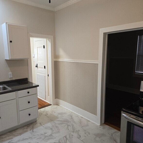 Building Photo - 206 Roosevelt St