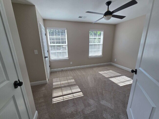 Building Photo - 2 Bedroom Townhomes Near Downtown Mebane for $1495