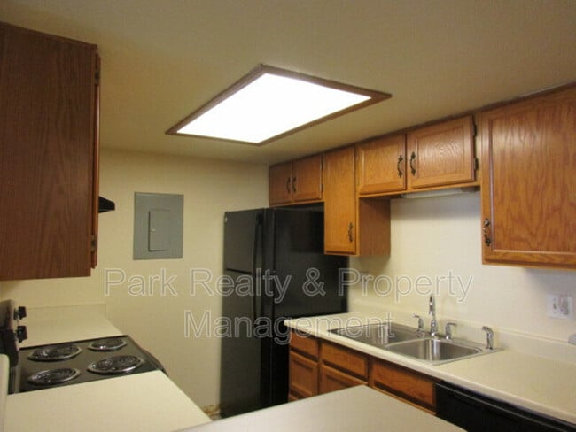 Building Photo - 921 S Zeno Way