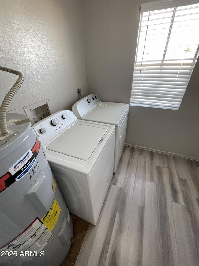 Building Photo - 6527 N 67th Ave