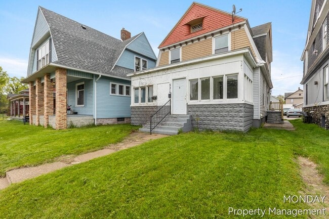 Building Photo - 531 W Webster Ave
