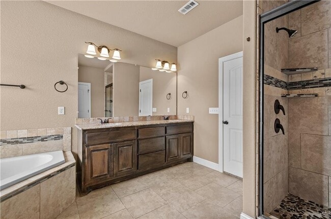 Building Photo - 4301 SW Beech Ln