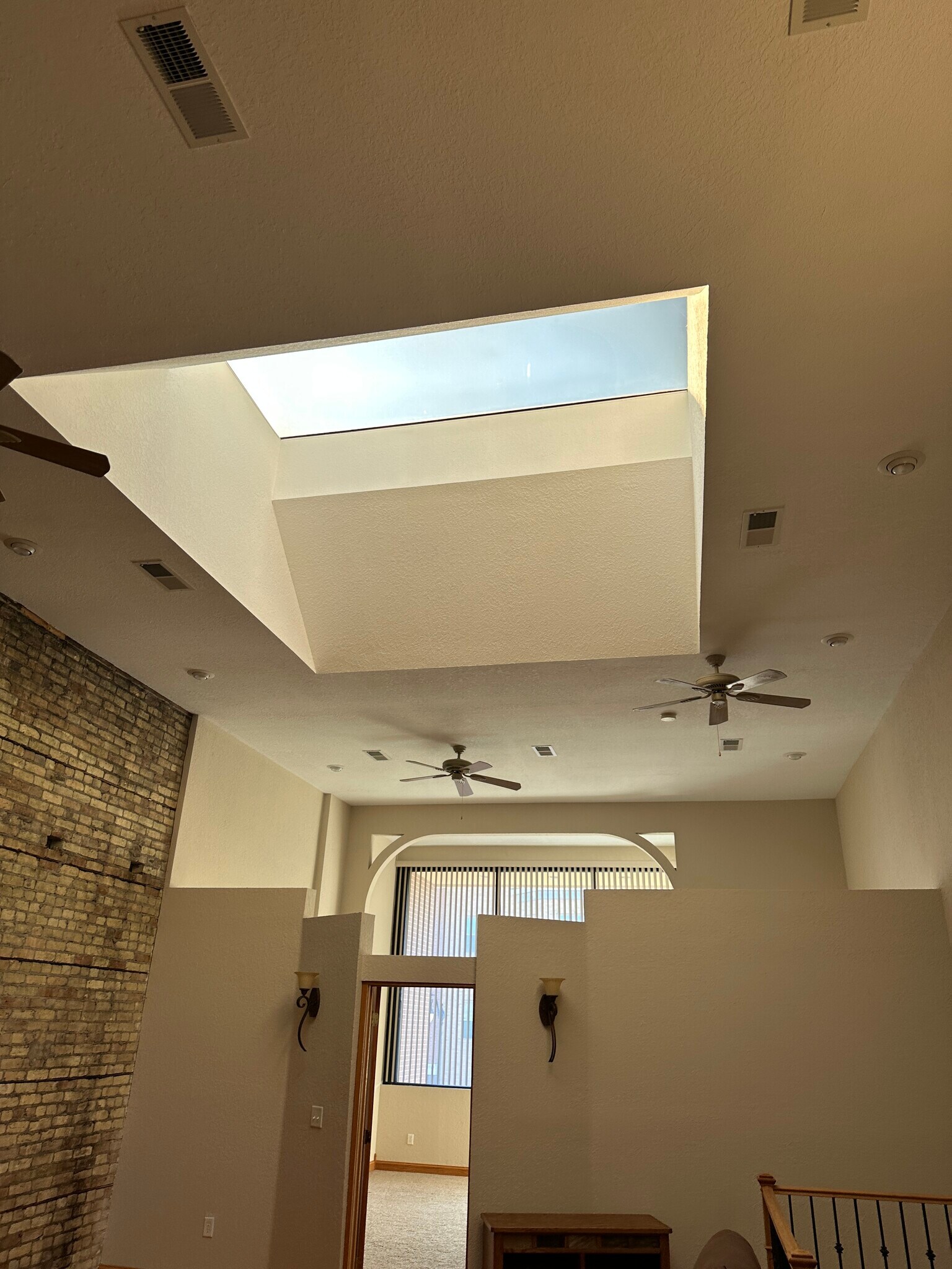 Building Photo - 419 E Grand Ave