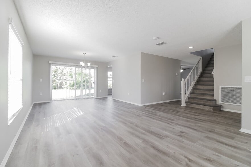 Building Photo - 3220 Fairfield Dr
