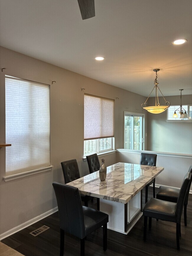 Building Photo - 1858 S Fallbrook Dr