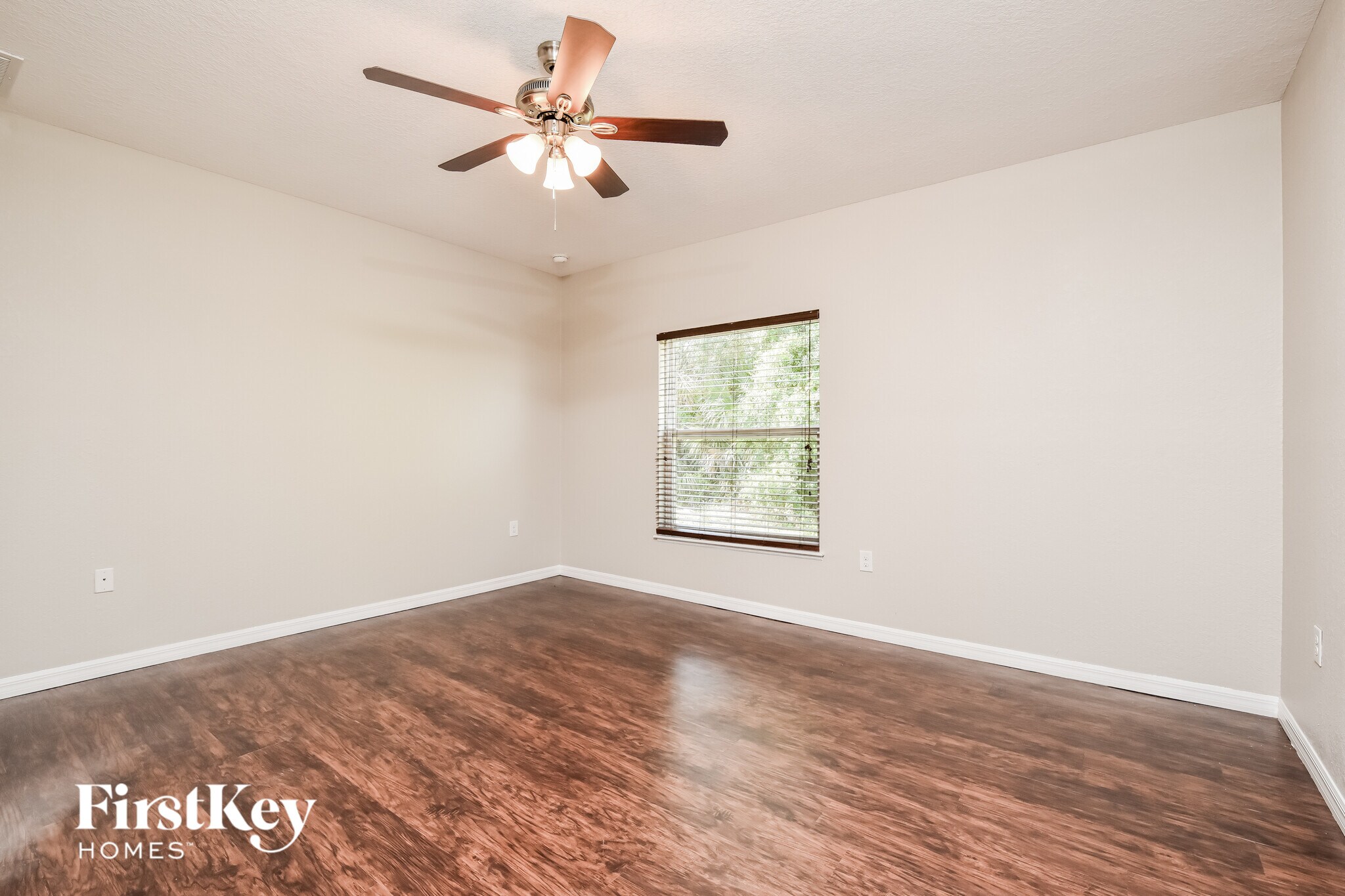 Building Photo - 3379 Toluca Terrace