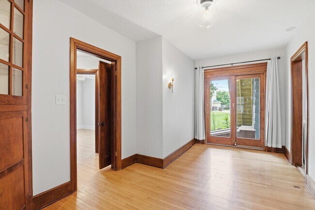 Building Photo - 707 Harrison St