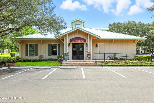 Building Photo - 2061 Crown Dr