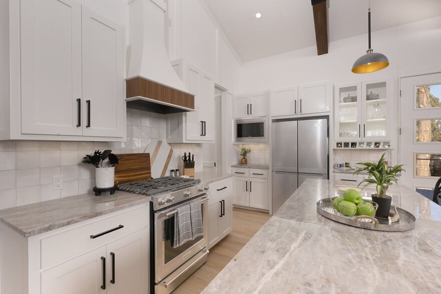 Building Photo - 3373 Mountain View Blvd