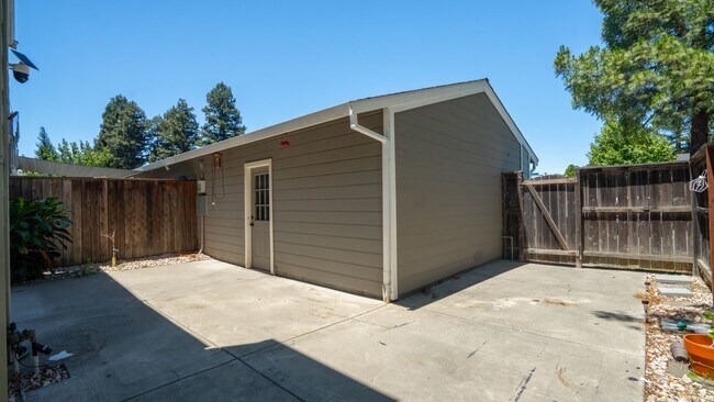 Building Photo - Prime Vacaville Location 3BD/2BA TUSD