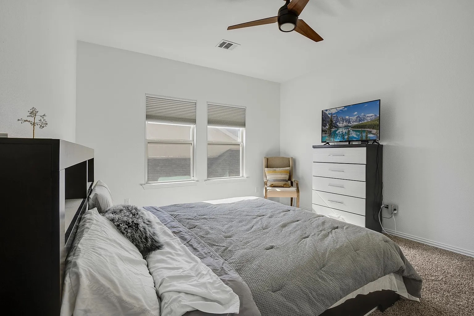 Building Photo - Room in House on Rancho Verde Dr