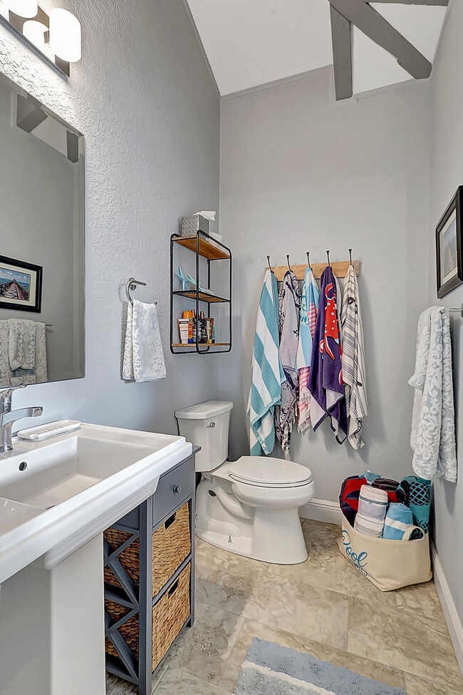 Building Photo - 3271 SE Court Dr