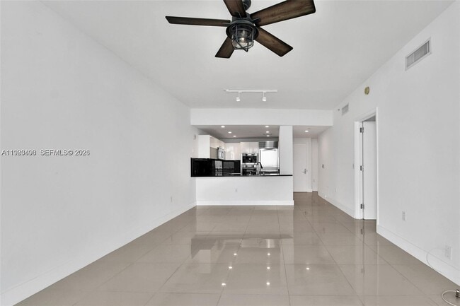 Building Photo - 17121 Collins Ave