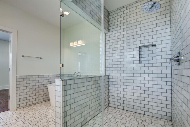 Building Photo - 1721 Thompson St