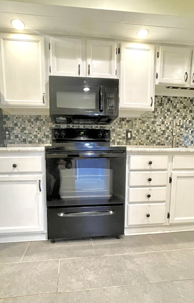 Building Photo - 1014 Scarlet Oak Ct S