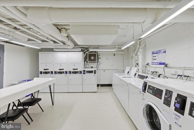 Building Photo - 1200 S Arlington Ridge Rd