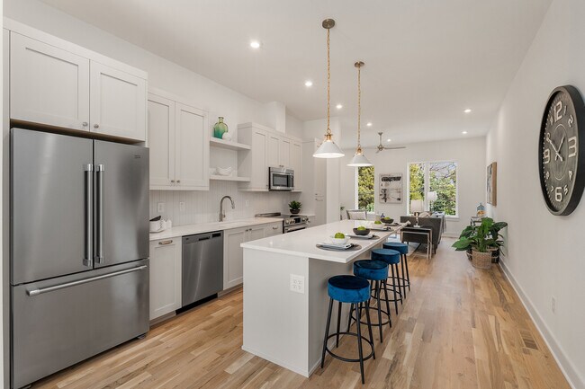 Building Photo - 1237 Memorial Dr SE