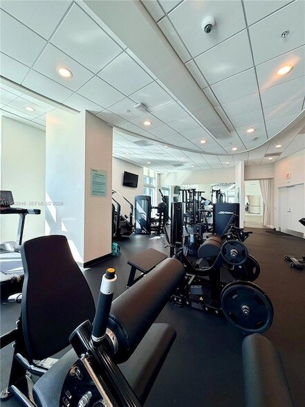 Building Photo - 300 S Biscayne Blvd