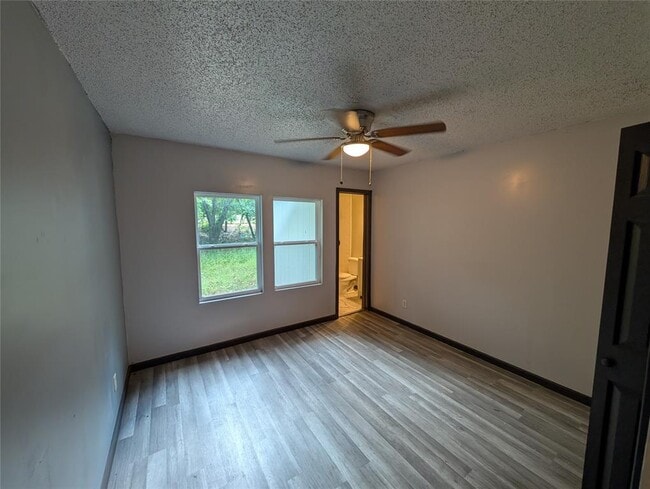 Building Photo - 908 NE 31st St