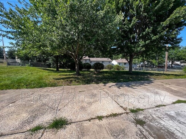 Building Photo - 11700 E 60th St