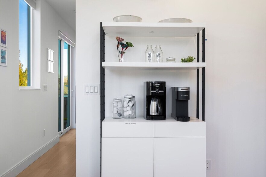 Building Photo - 4510 1st Ave NE