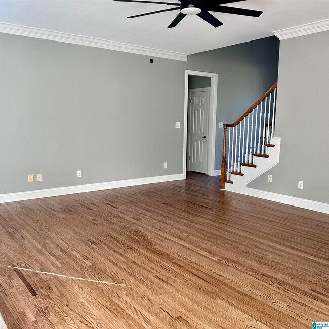 Building Photo - 5982 Valley Way