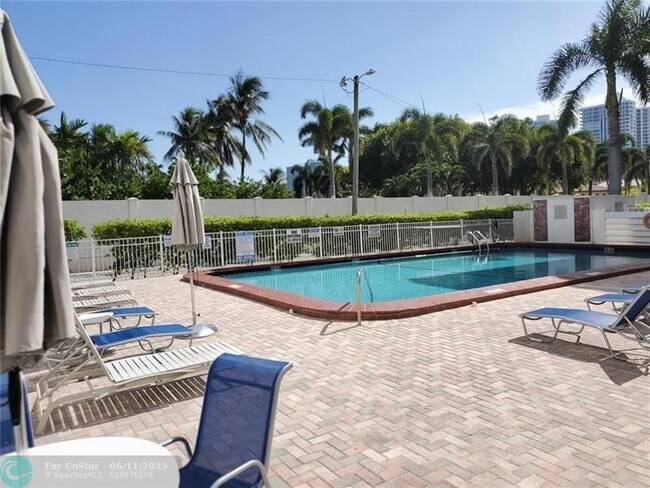 Building Photo - 3199 S Ocean Dr