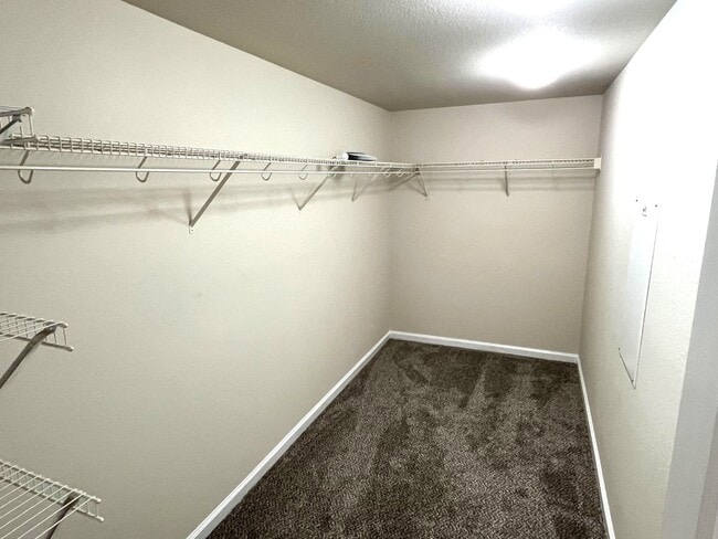 Building Photo - Spacious 5-Bedroom Home in Gated Stockton ...
